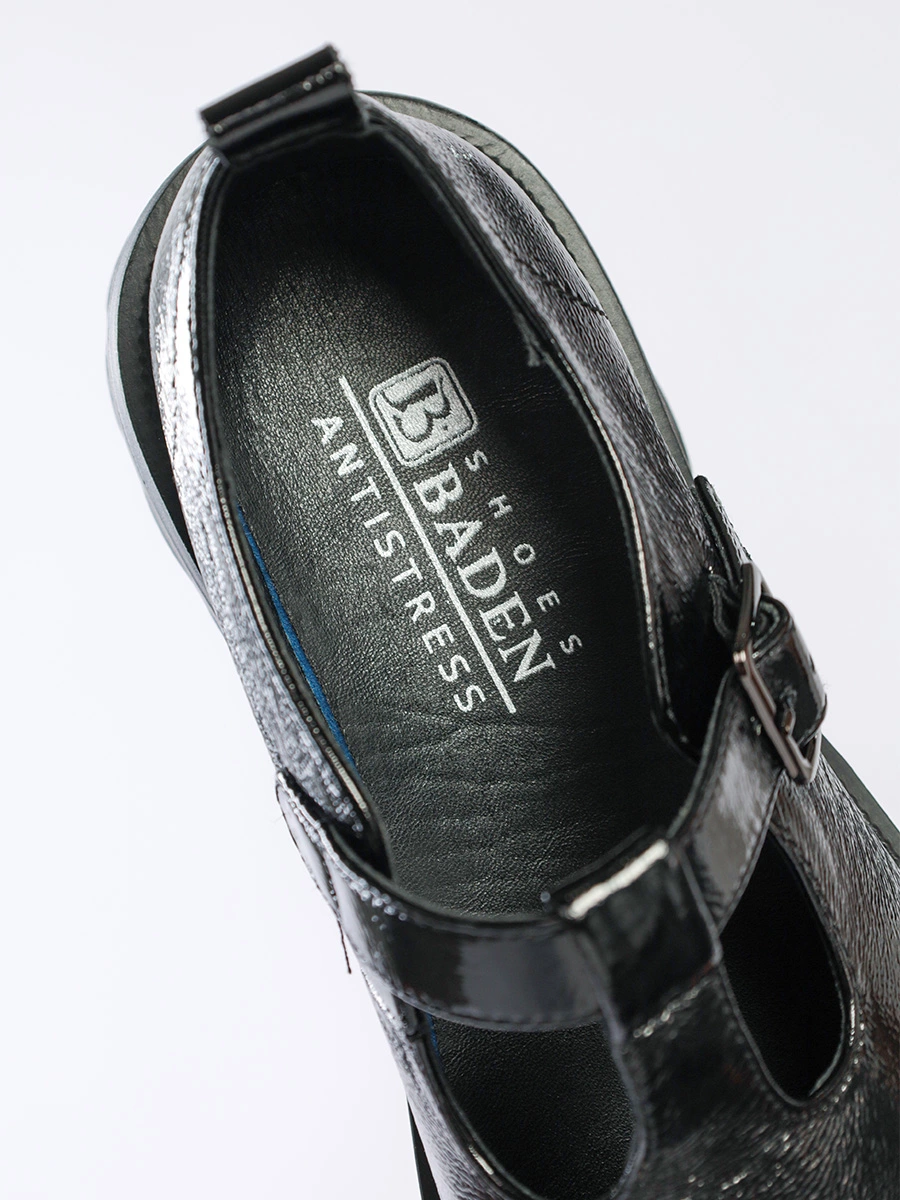 Туфли лакированные черного цвета